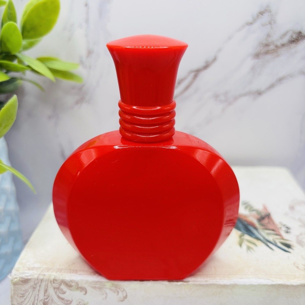 KIMBERLY's KISS ME EAU DE PARFUM SPRAY 1.7 FL.OZ. Celebrity Inspired by MCH - Picture 2 of 4